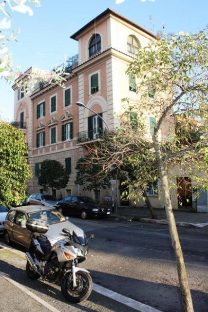 Tra Gianicolo E Trastevere Rome Buitenkant foto