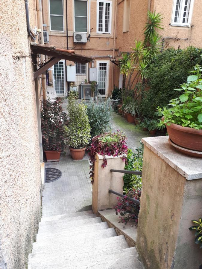 Tra Gianicolo E Trastevere Rome Buitenkant foto